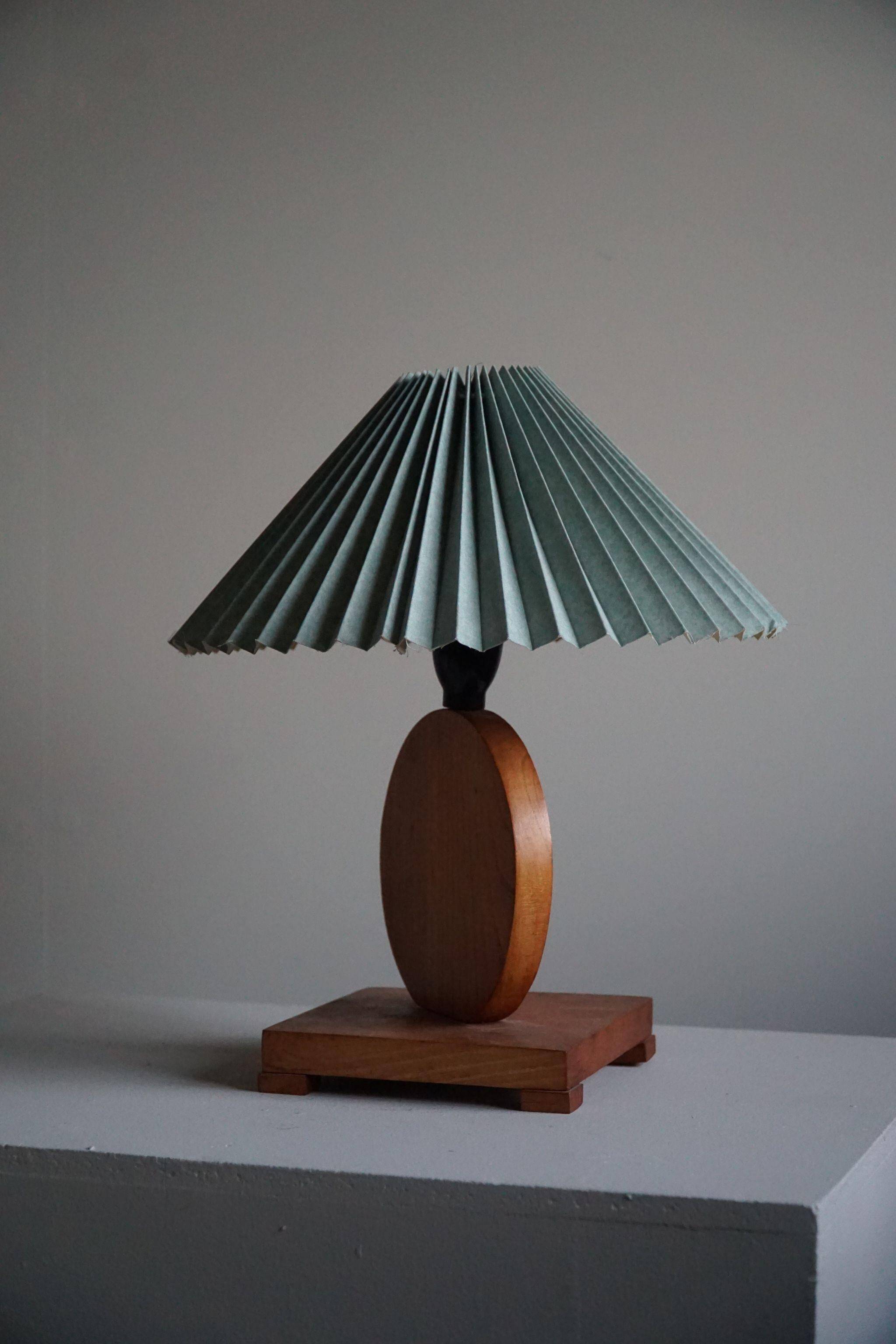 Lampe de table ronde en bois Danish Art Deco en chêne, années 1940