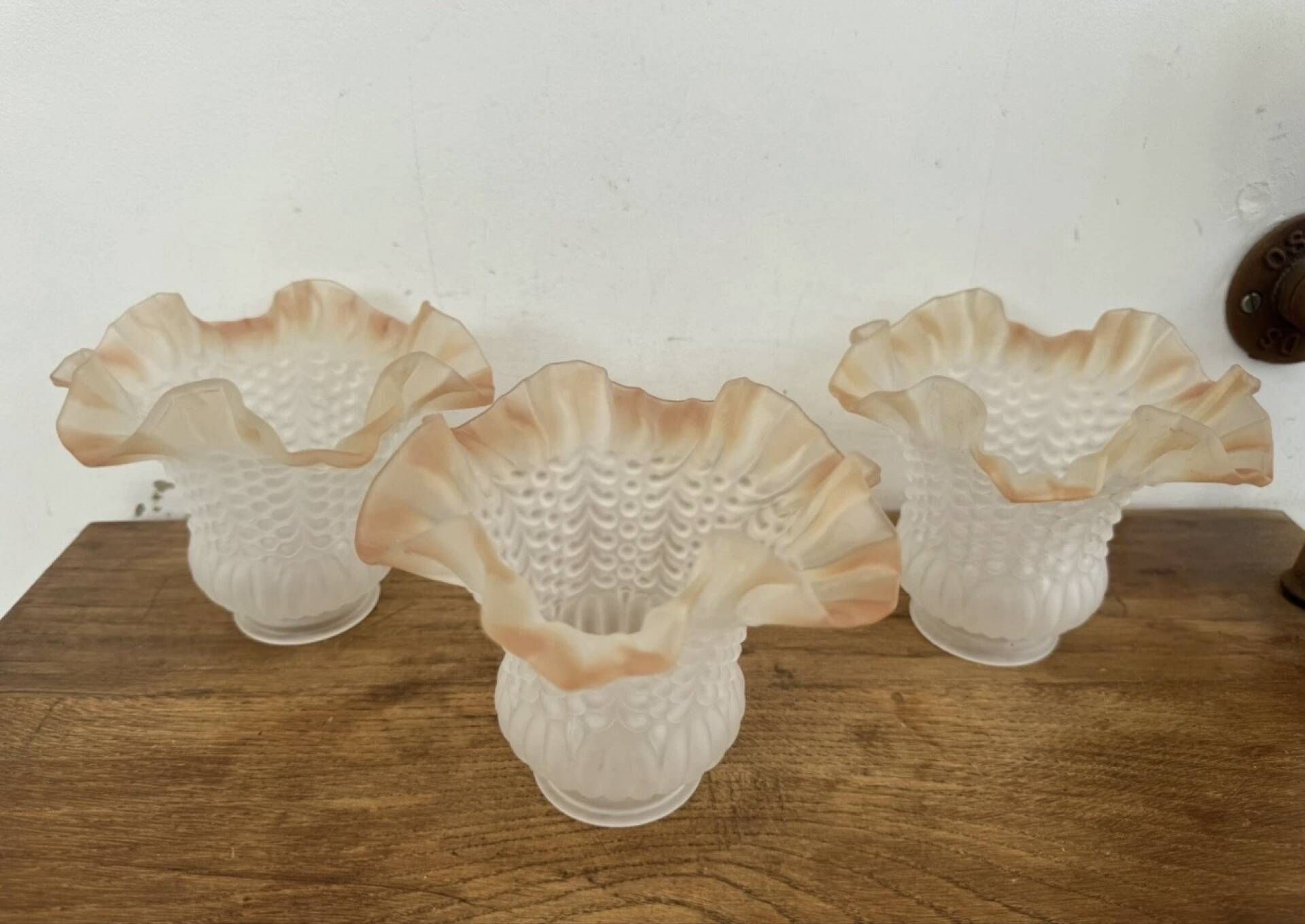 Lot 3 Tulipes jaune Ancienne en verre moulé dépoli art déco lustre, ab
