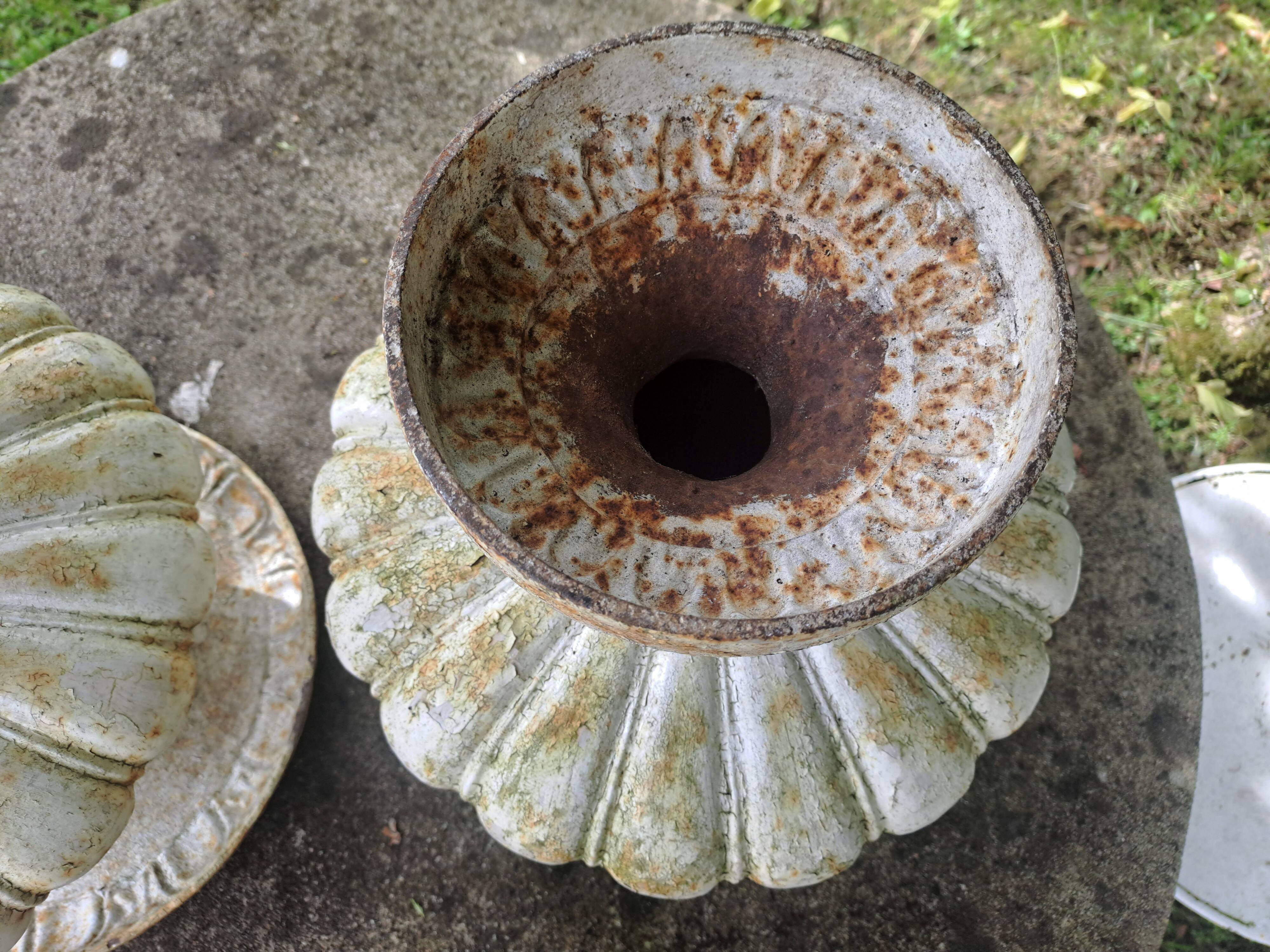 Pair of Médicis planters in cast iron by Godin, 19th century.