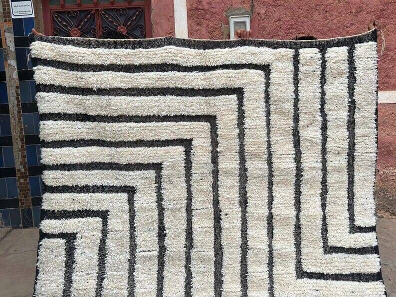 Handmade pure wool rug, size 2/3 m.