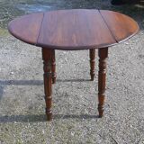 Round table in pine , with flaps