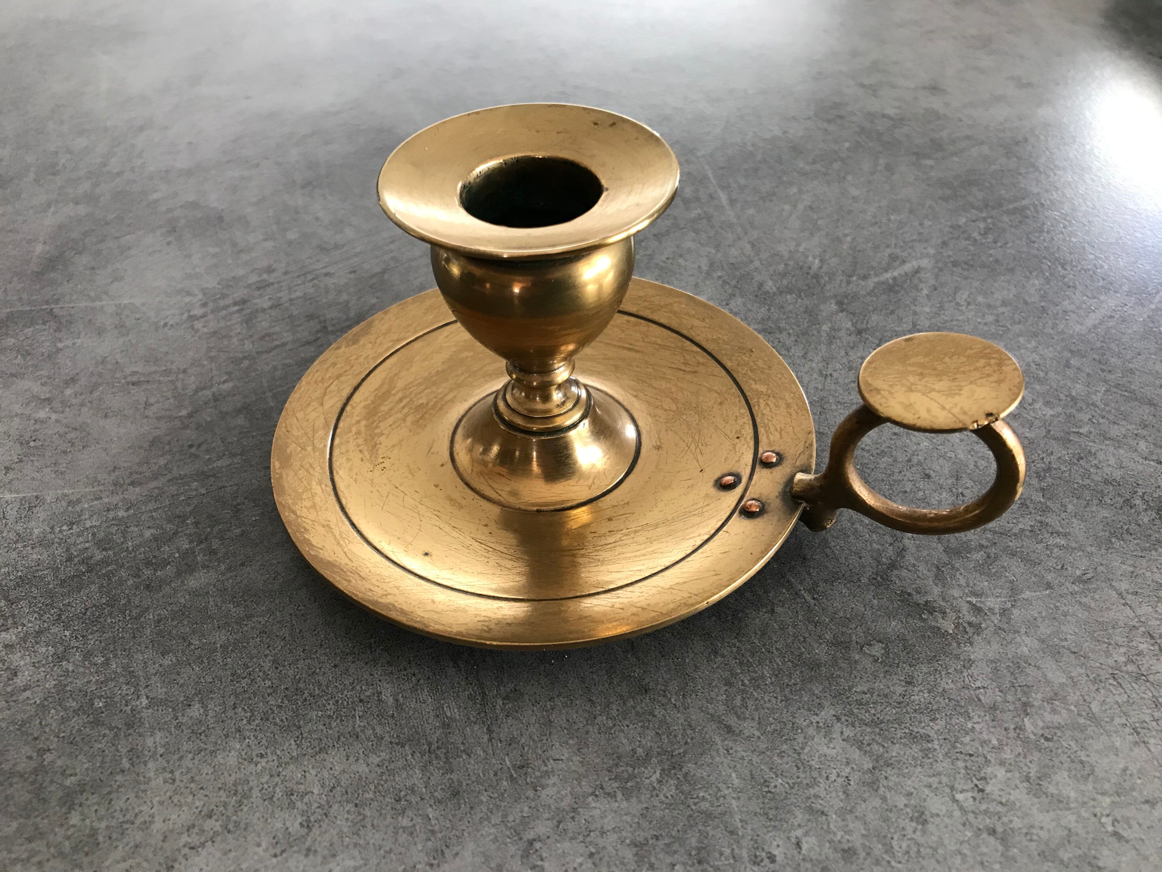 Hand candlestick in massive brasse