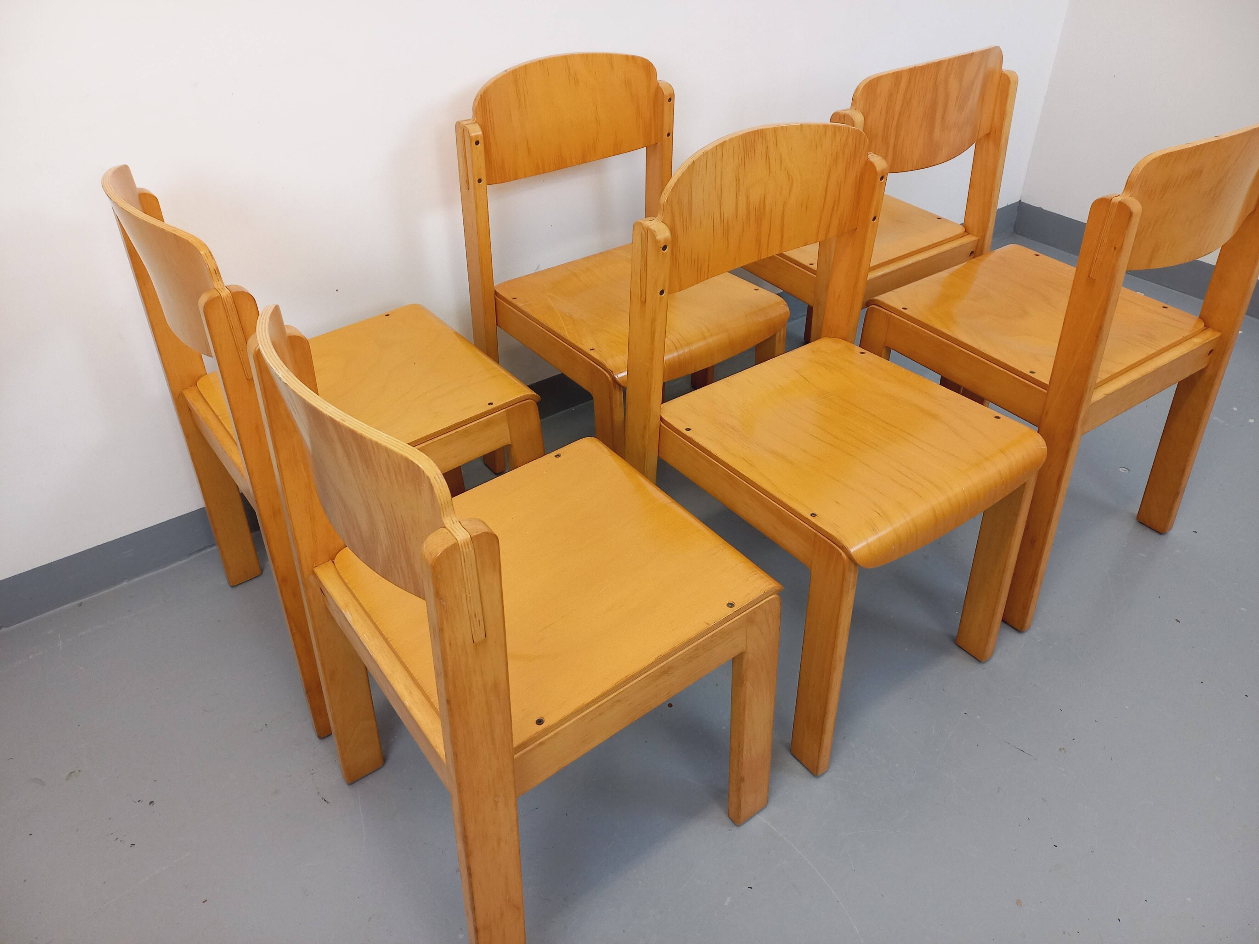 Set of 6 vintage minimalist beech wood chairs from the 70s and 80s.