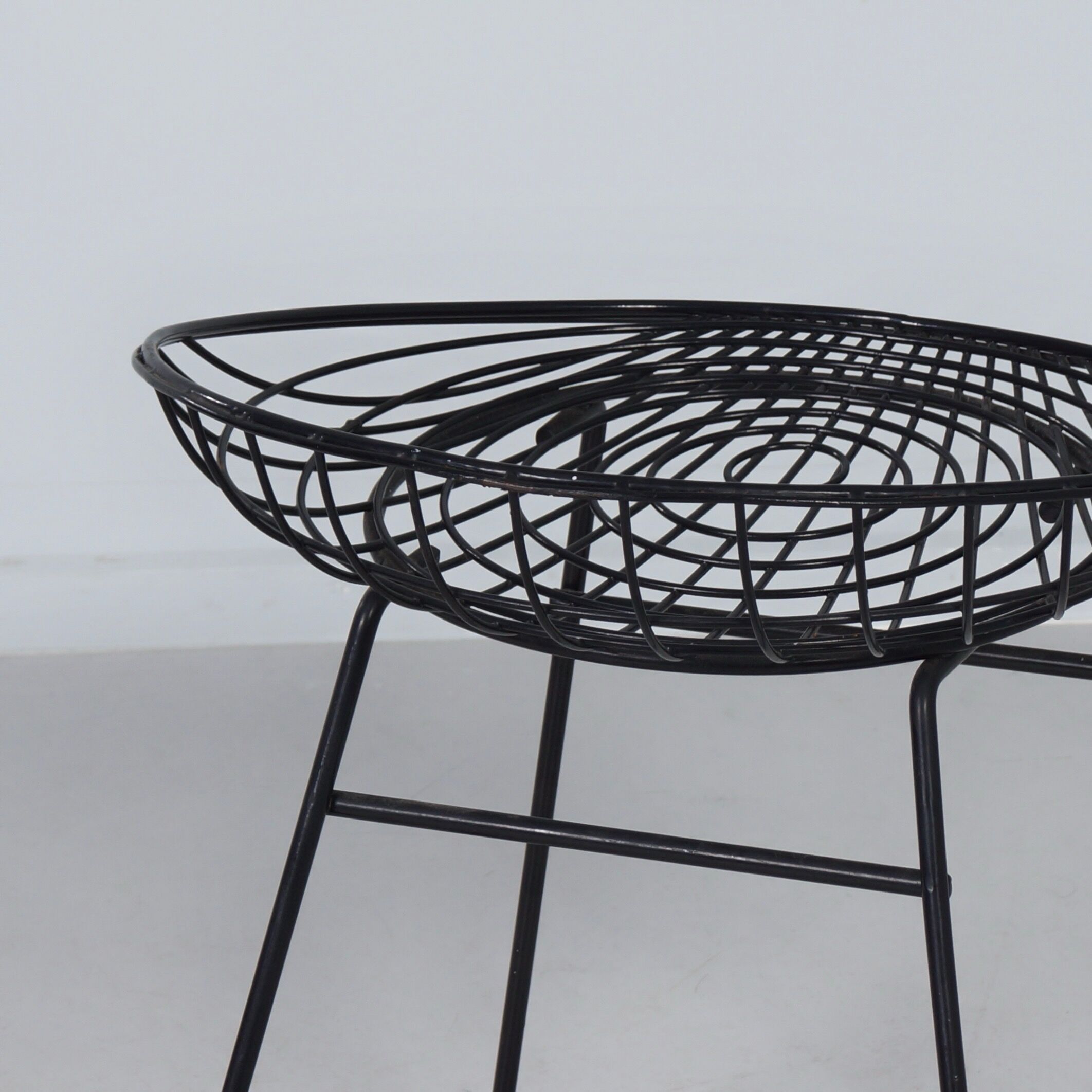 Black Pastoe KM05 wire stool – Braakman & Dekker