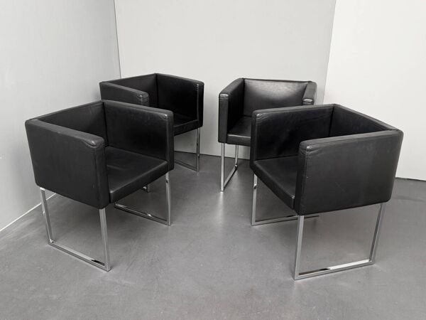 4 fauteuils Cubica en cuir noir par Tito Agnoli pour Zanotta, Italie, années 2010
