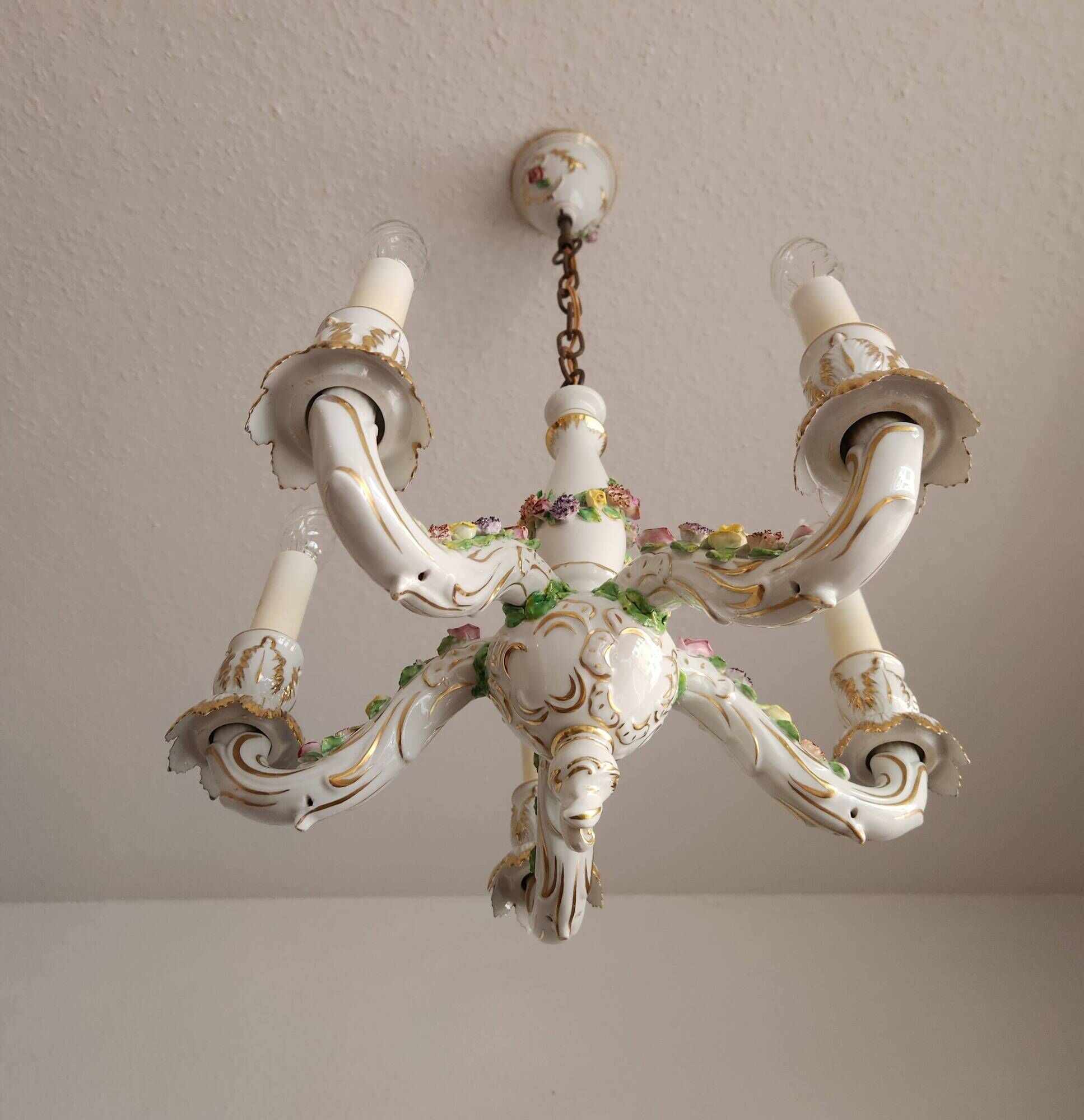 Handgeformt vergoldet vintage Porzellan Kronleuchter Capodimonte 1960er