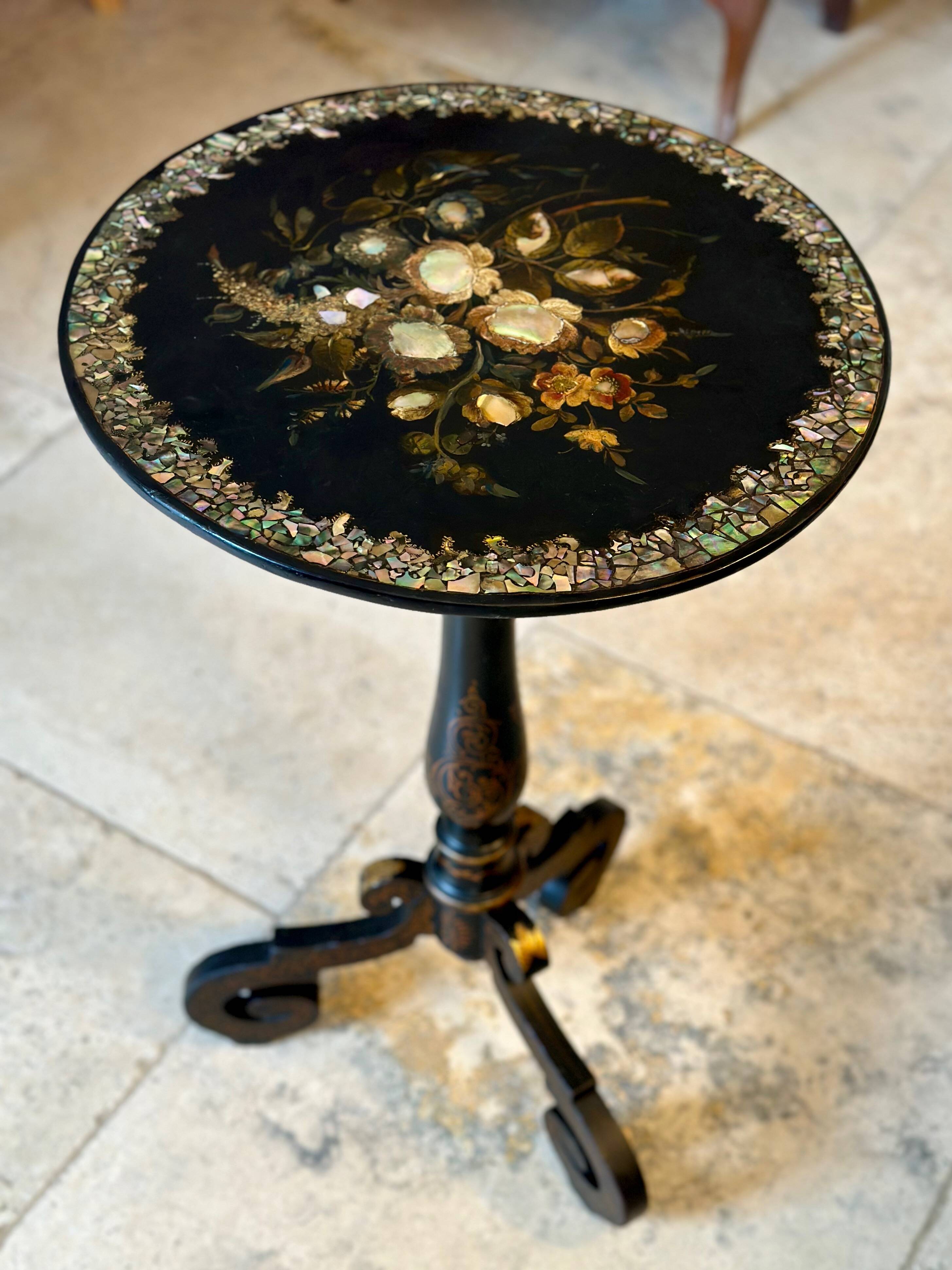 Blackened wooden pedestal table from the 19th century Napoleon III burgundy, decorated with mother-of-pearl
