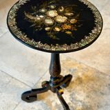 Blackened wooden pedestal table from the 19th century Napoleon III burgundy, decorated with mother-of-pearl