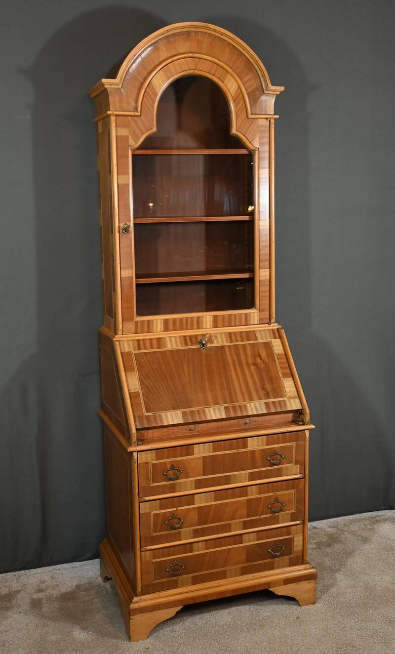 Scriban Showcase in Blond Mahogany, England – 1960