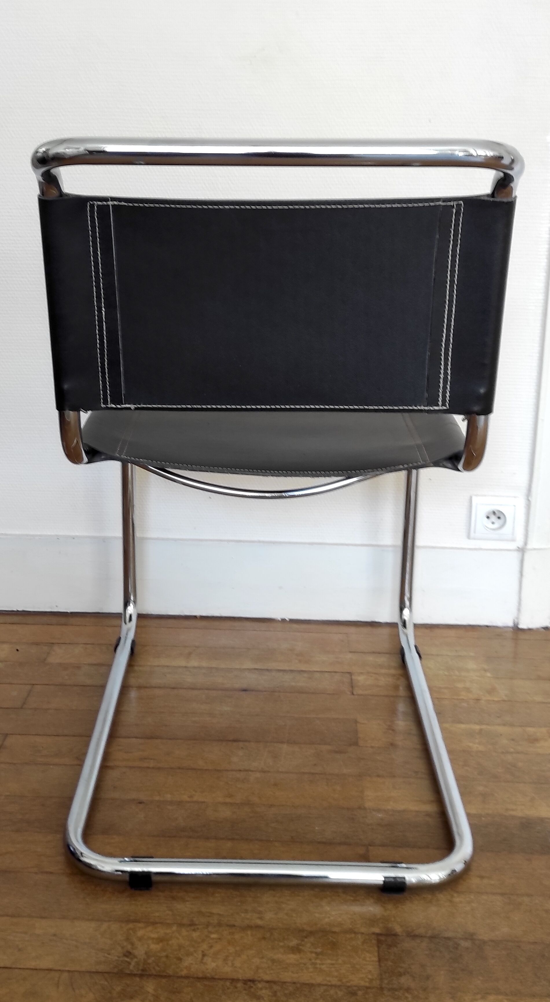 Chair design Breuer model B33 – edition of the 80s