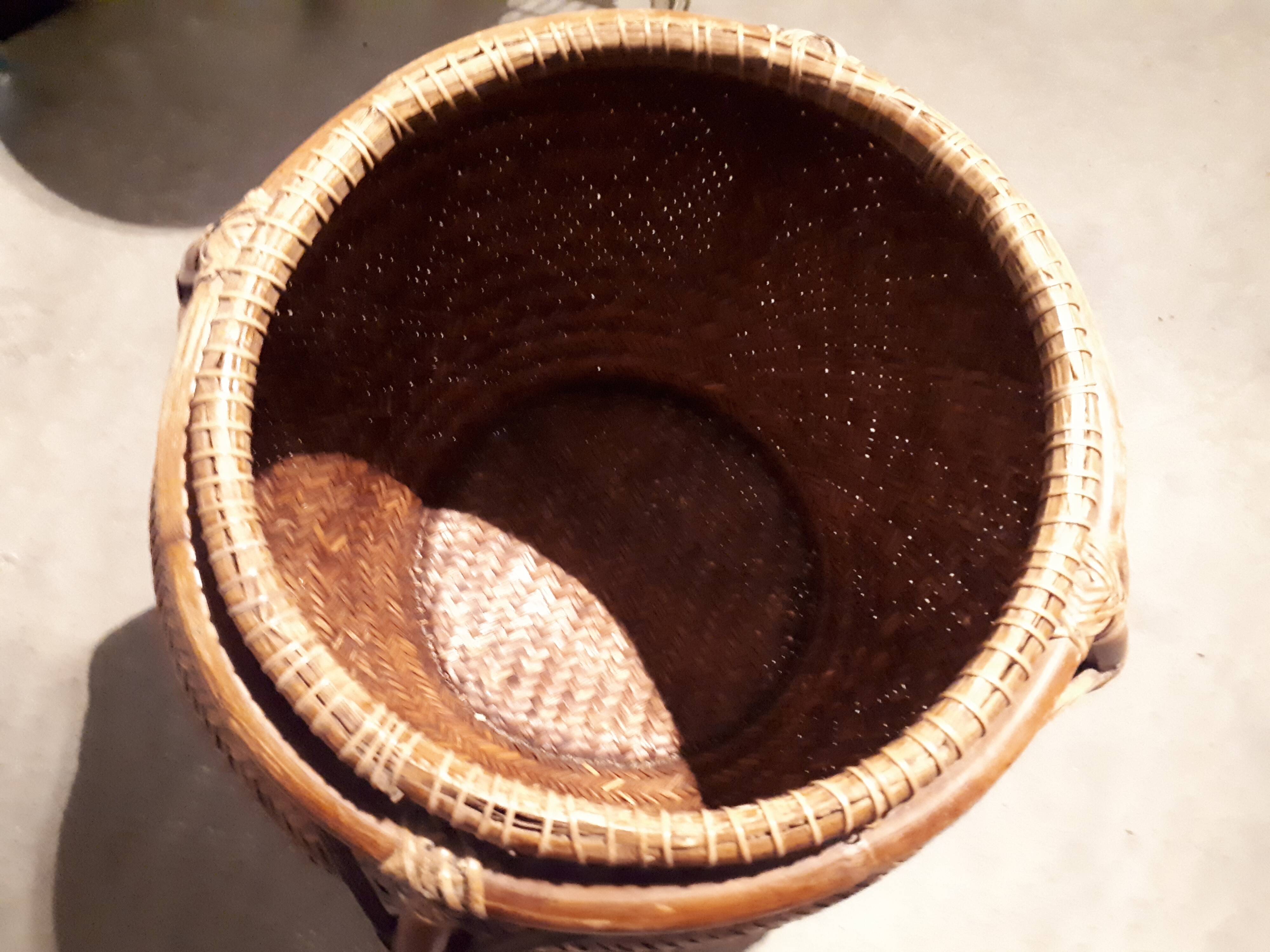 Panière en rotin des années 60