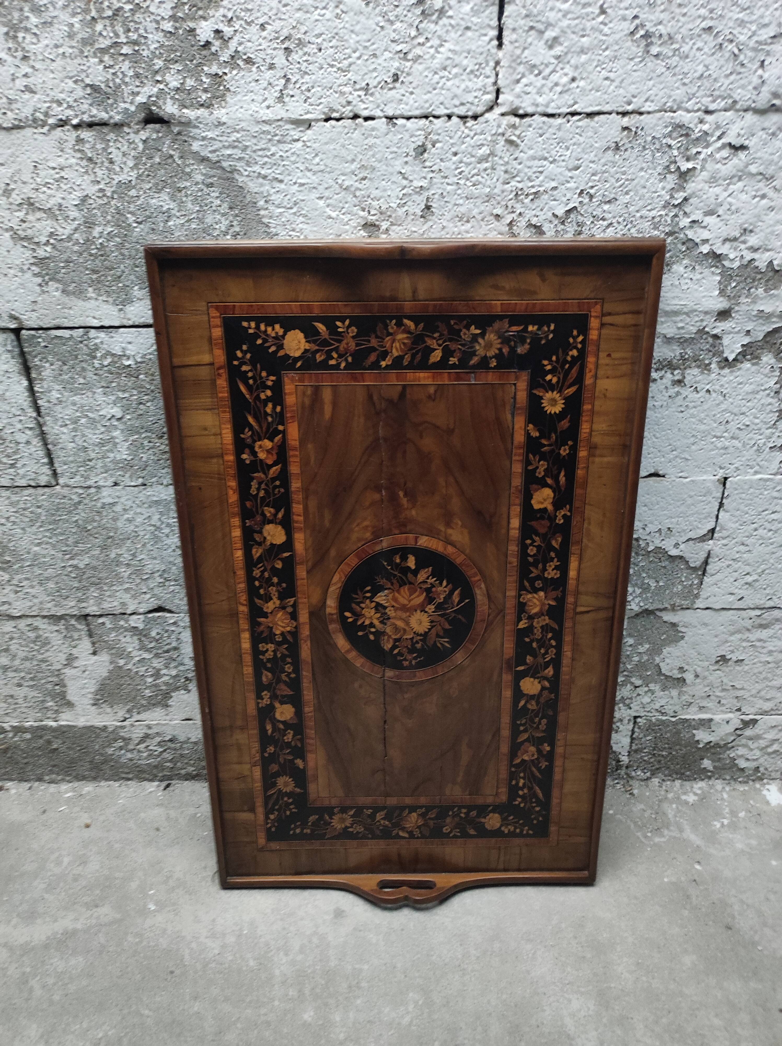 Folding table with floral marquetry
