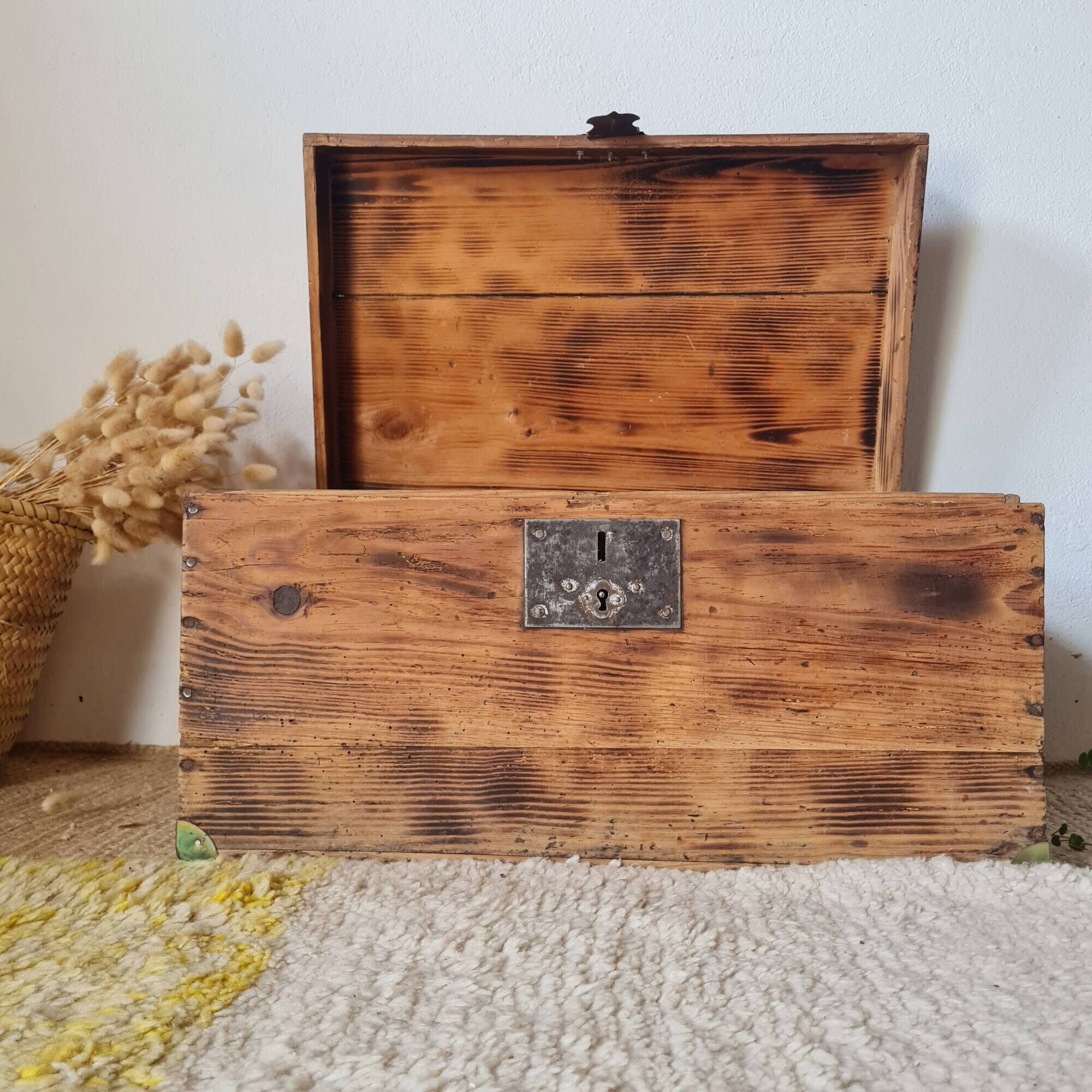 Old solid wood storage trunk – Raw Patina