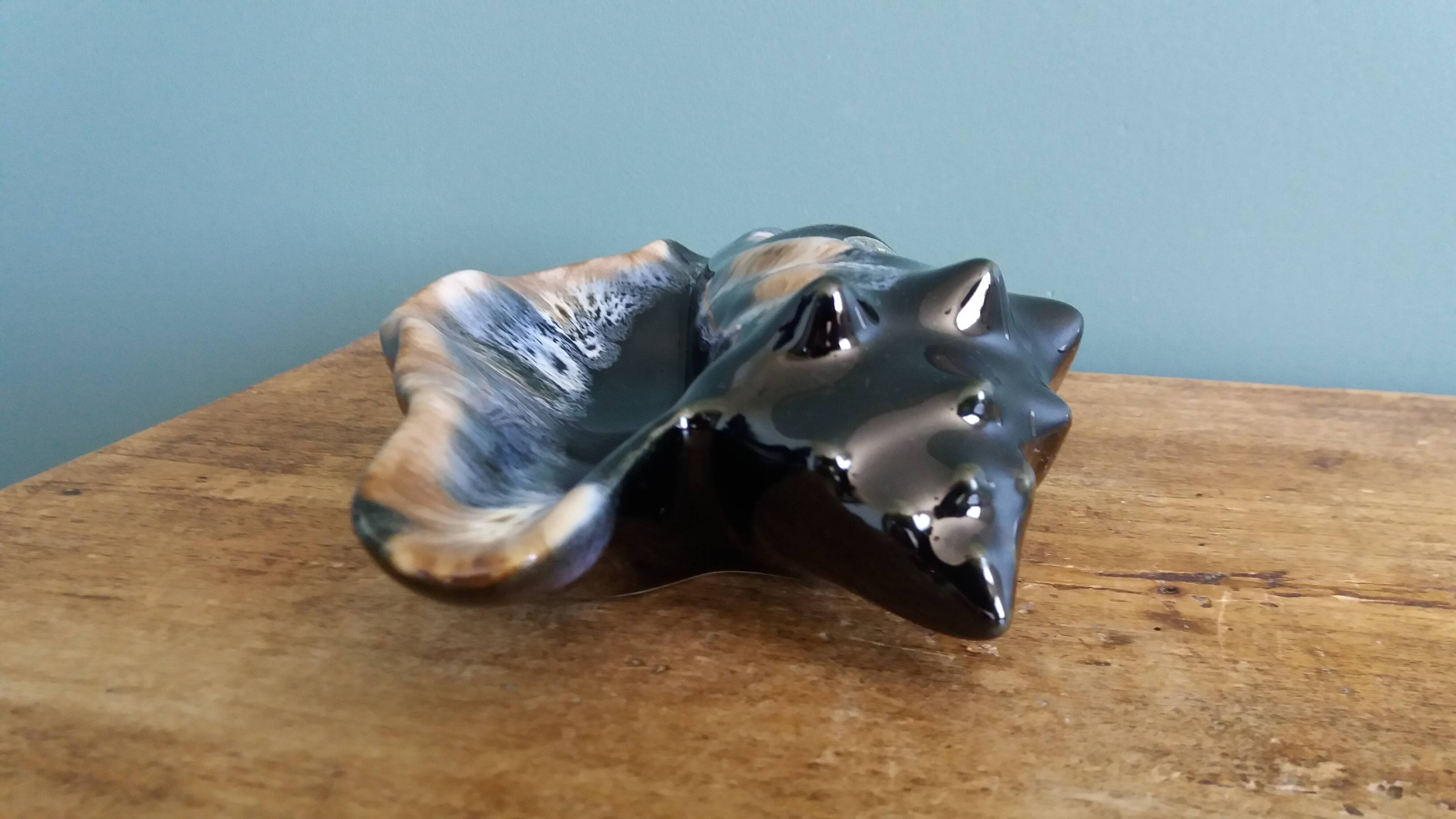 Flamed stoneware shell ashtray in Vallauris style