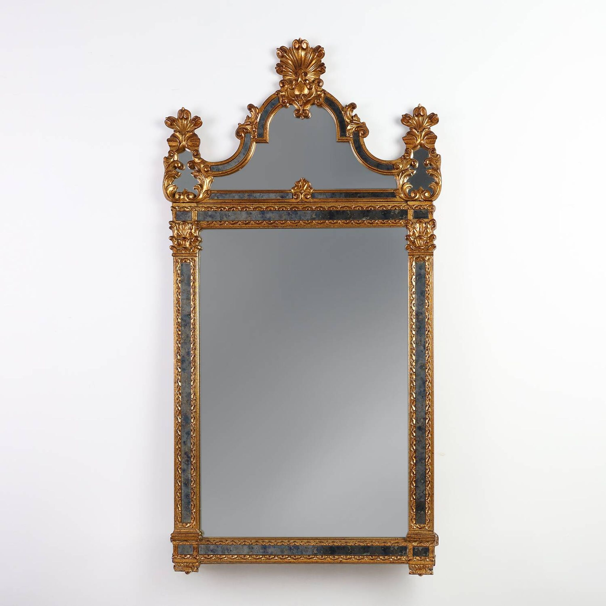 Miroir rococo-vénitien belge du XXe siècle en bois doré