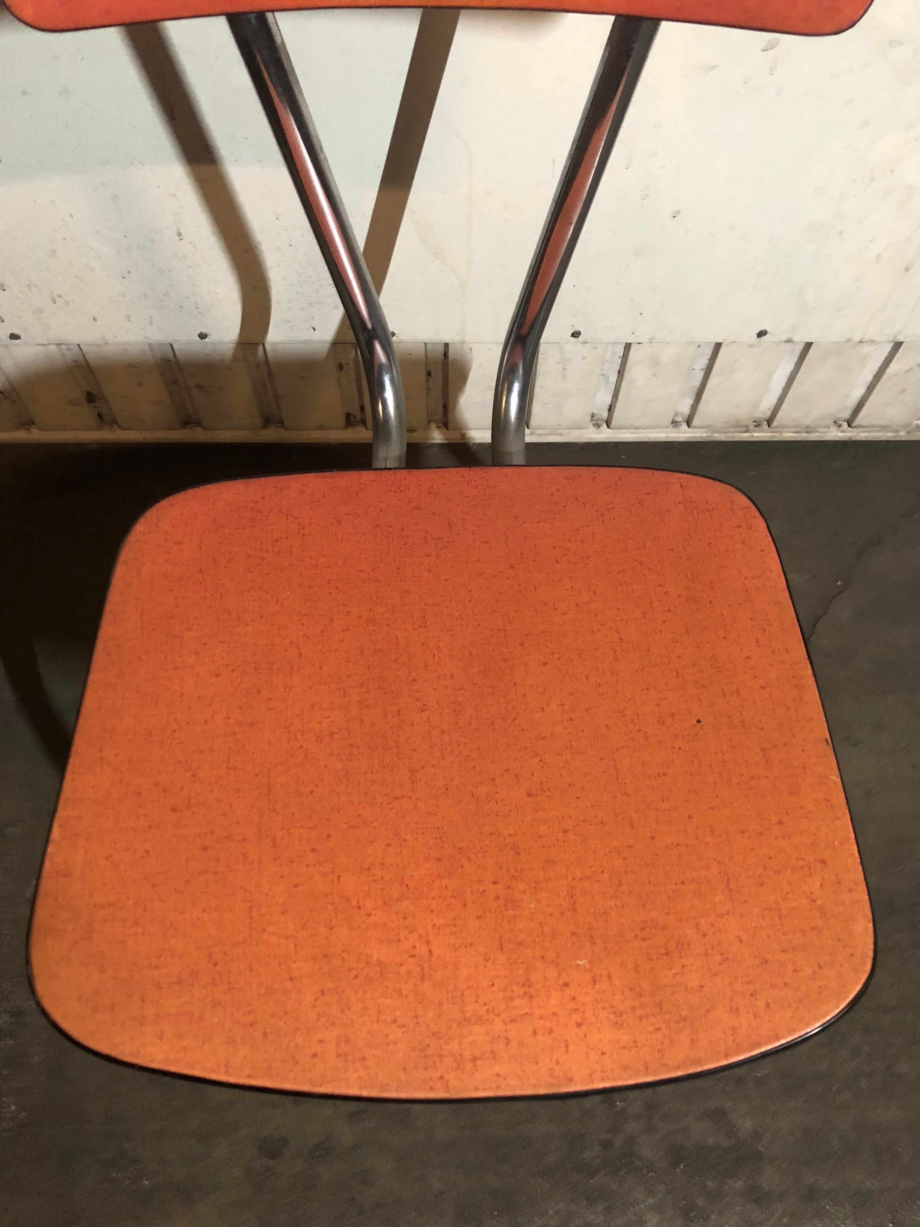 Set of 2 formica coral speckled chairs