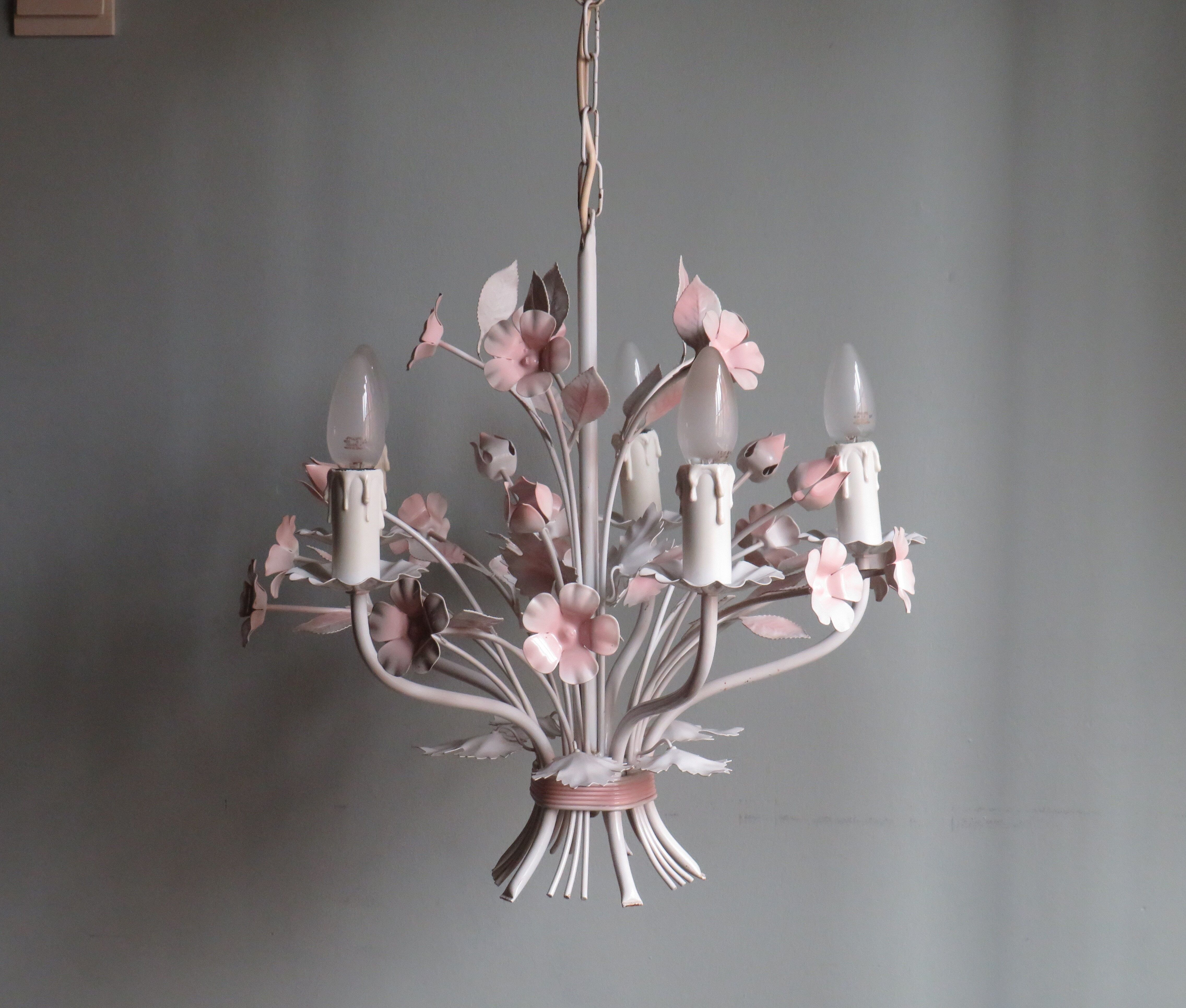 Vintage toleware chandelier with floral motifs, Italy from the 1960s.