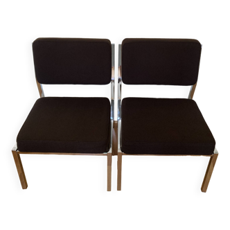 Paire de chauffeuses marron piètement chrome