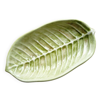 Leaf-shaped slip cup