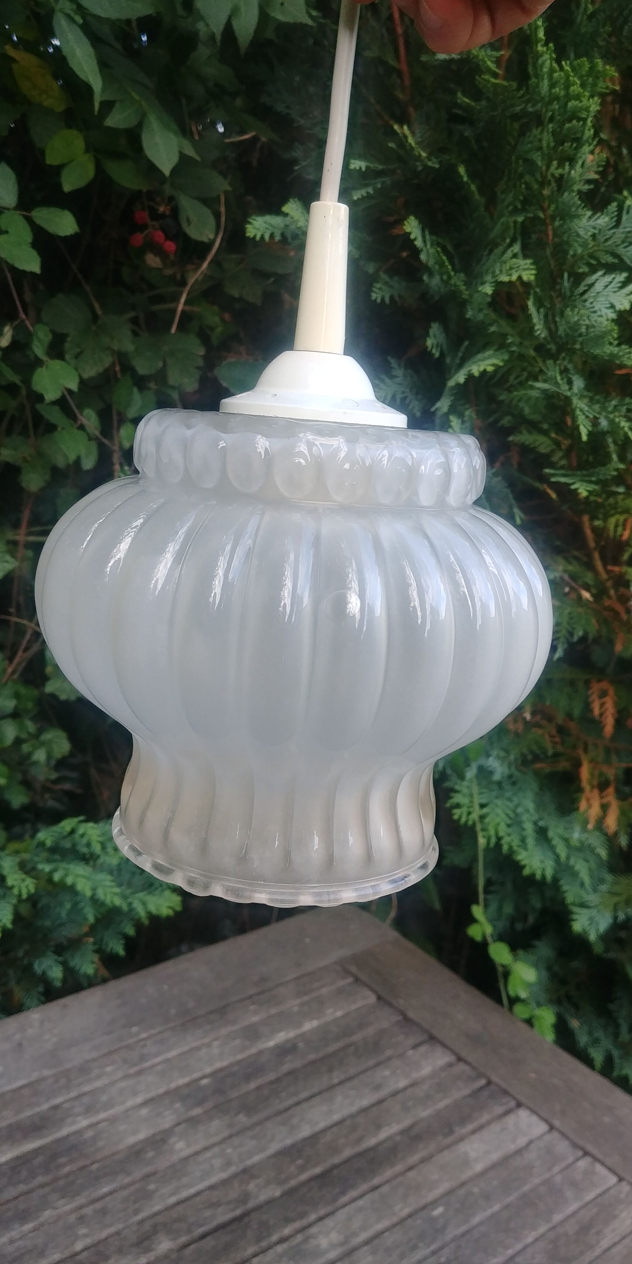 Suspension in vintage frosted glass 70s