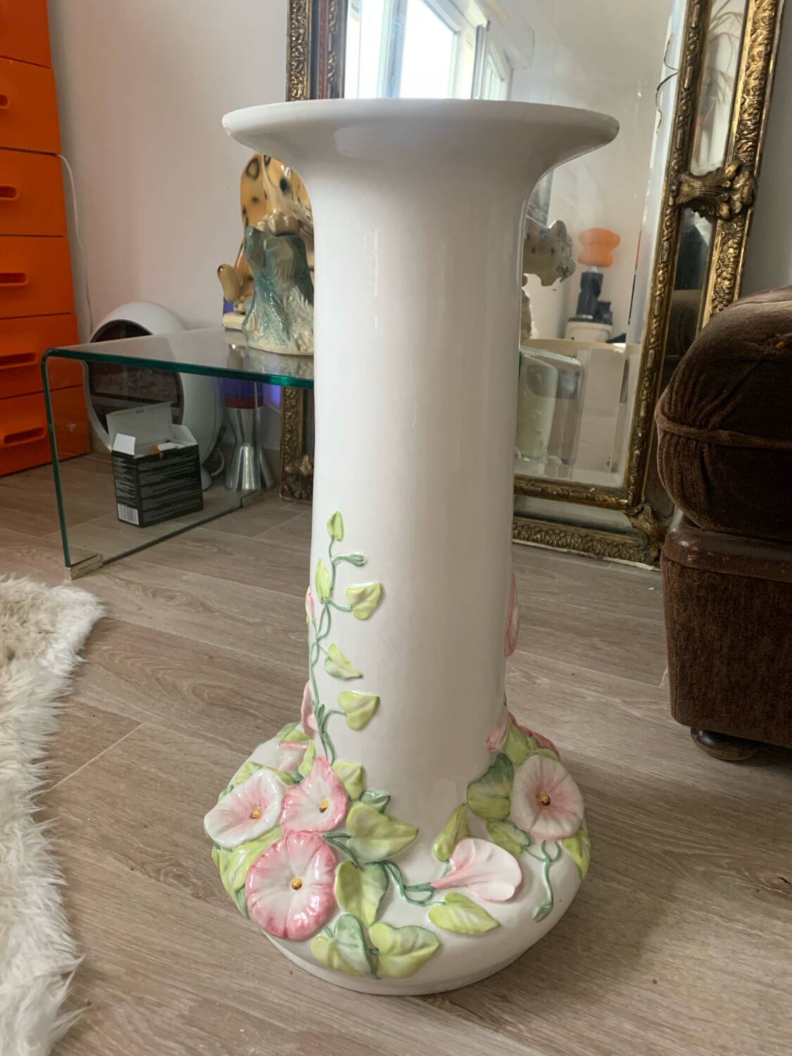 Ceramic pedestal column