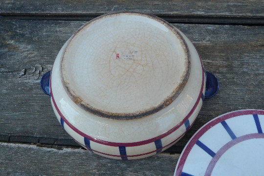 Vintage tureen 1930 Basque Béarn Creil Montereau
