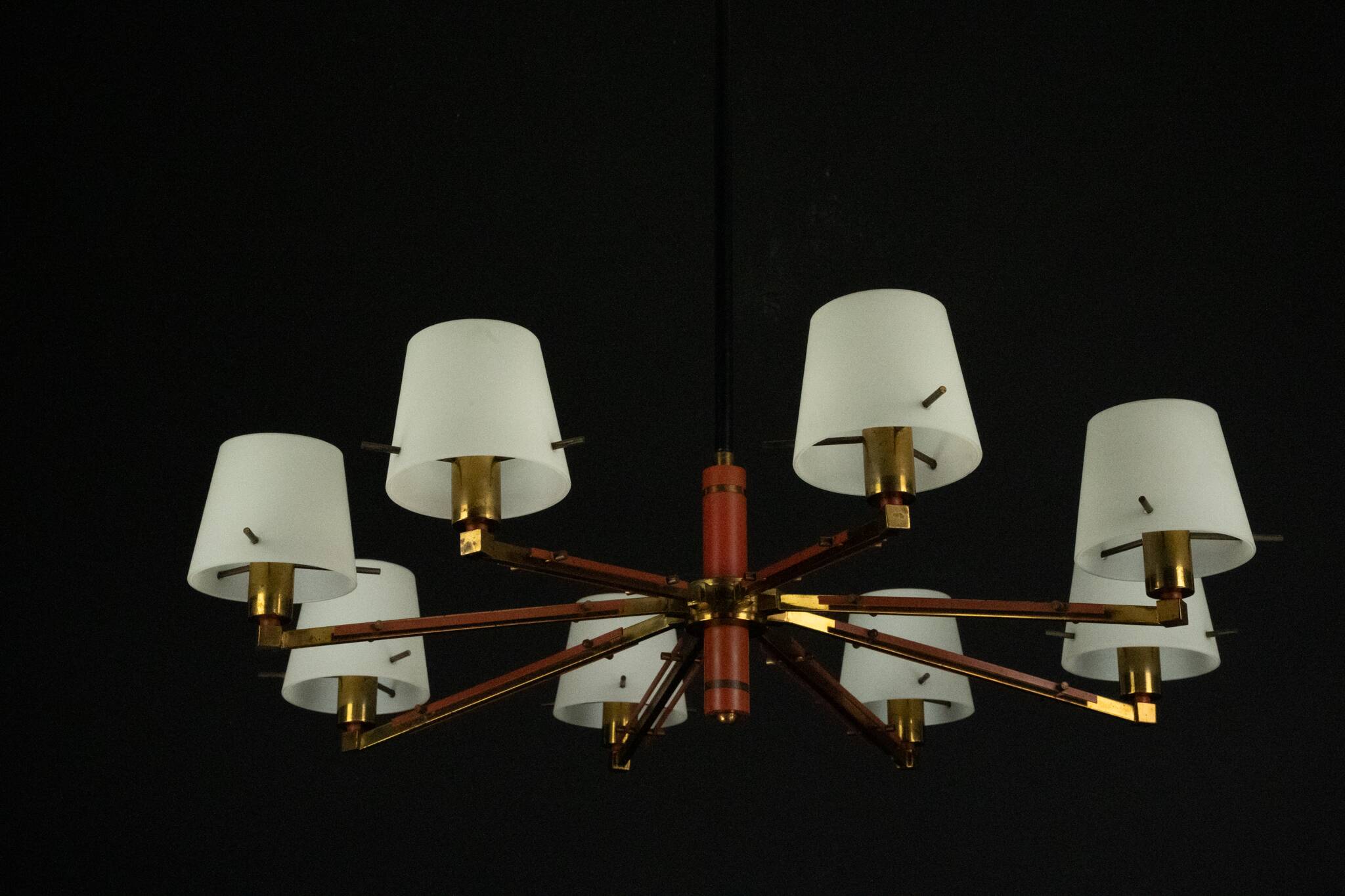 Mid-Century 8 arms Stilnovo chandelier in opaline, brass and red lacquer.