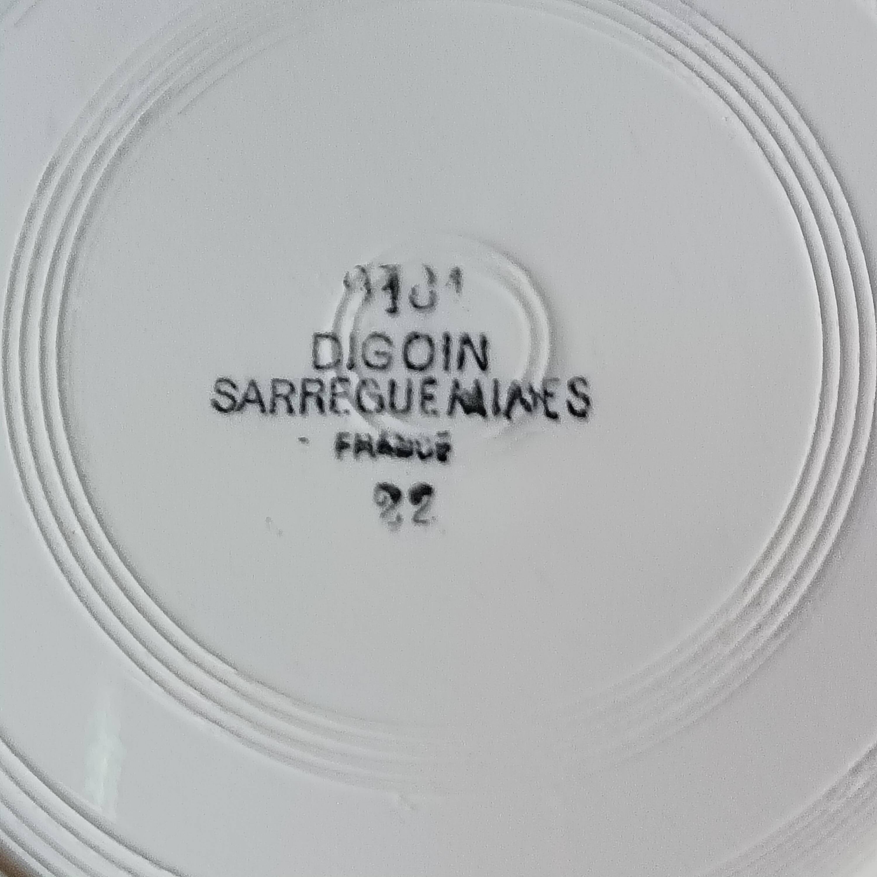 8 vintage flat plates Sarreguemines Digoin
