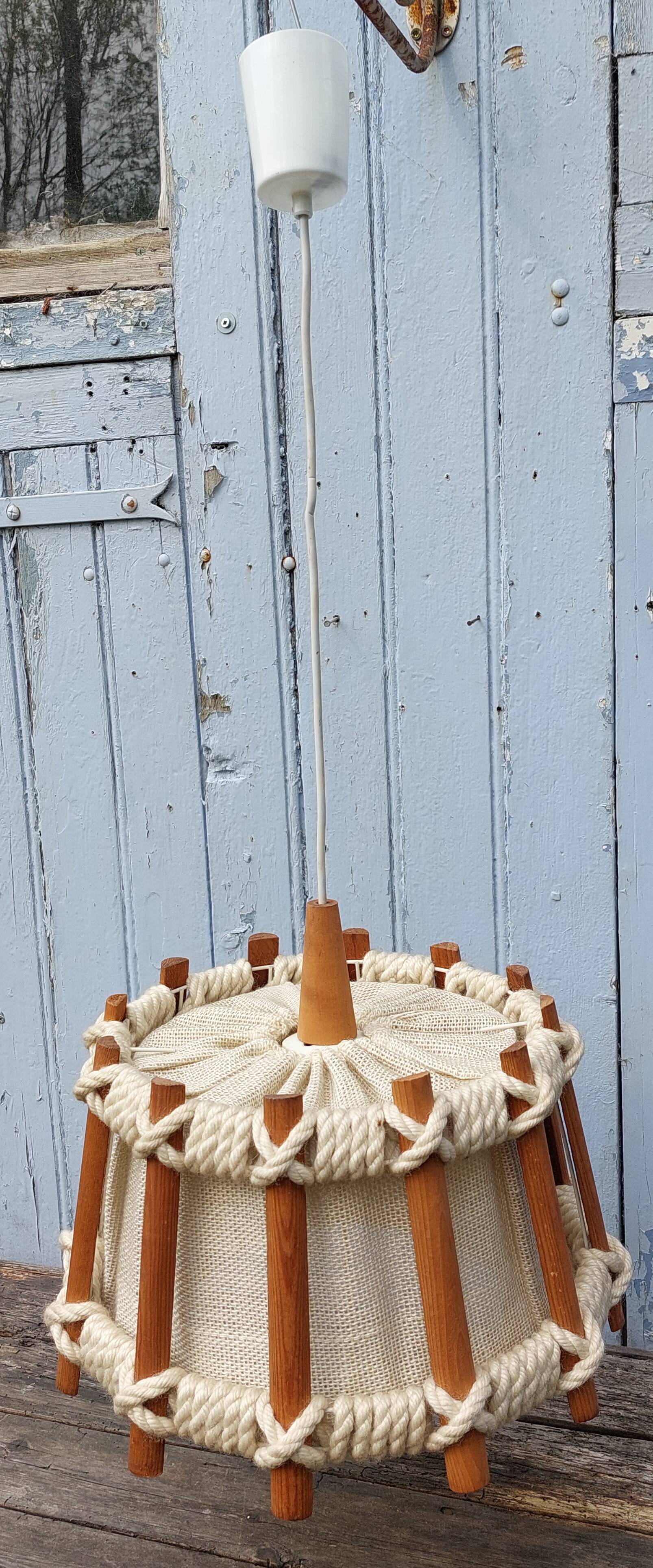 Wooden and rope suspension