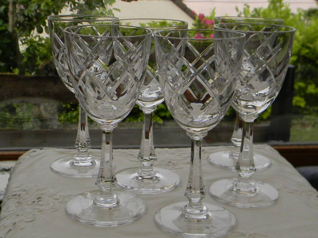 Set of 6 SEVRES crystal white wine glasses.