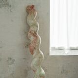 Grand antique Italian sculptural pedestal from the 18th century in twisted barley wood.