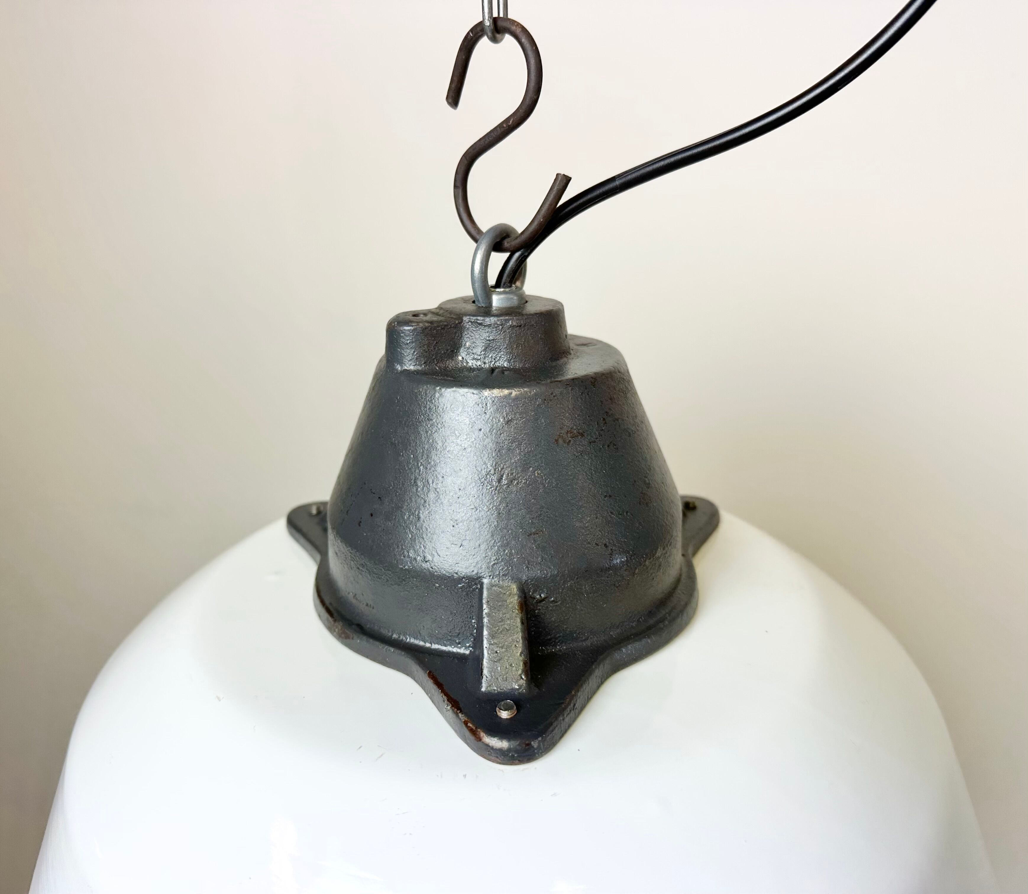 Enamel and cast iron industrial pendant light 1960s