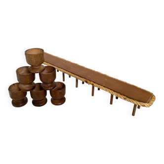 Six coquetiers en bois et leur support corde