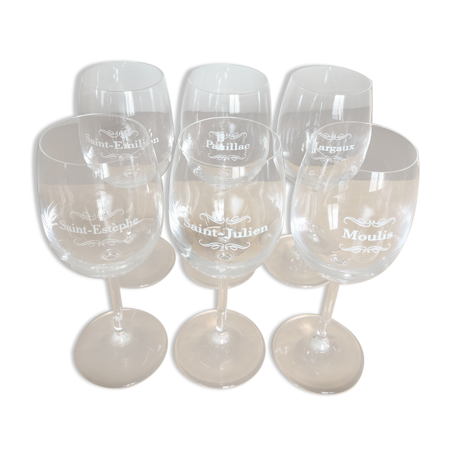 Wine glasses with engraved appellations