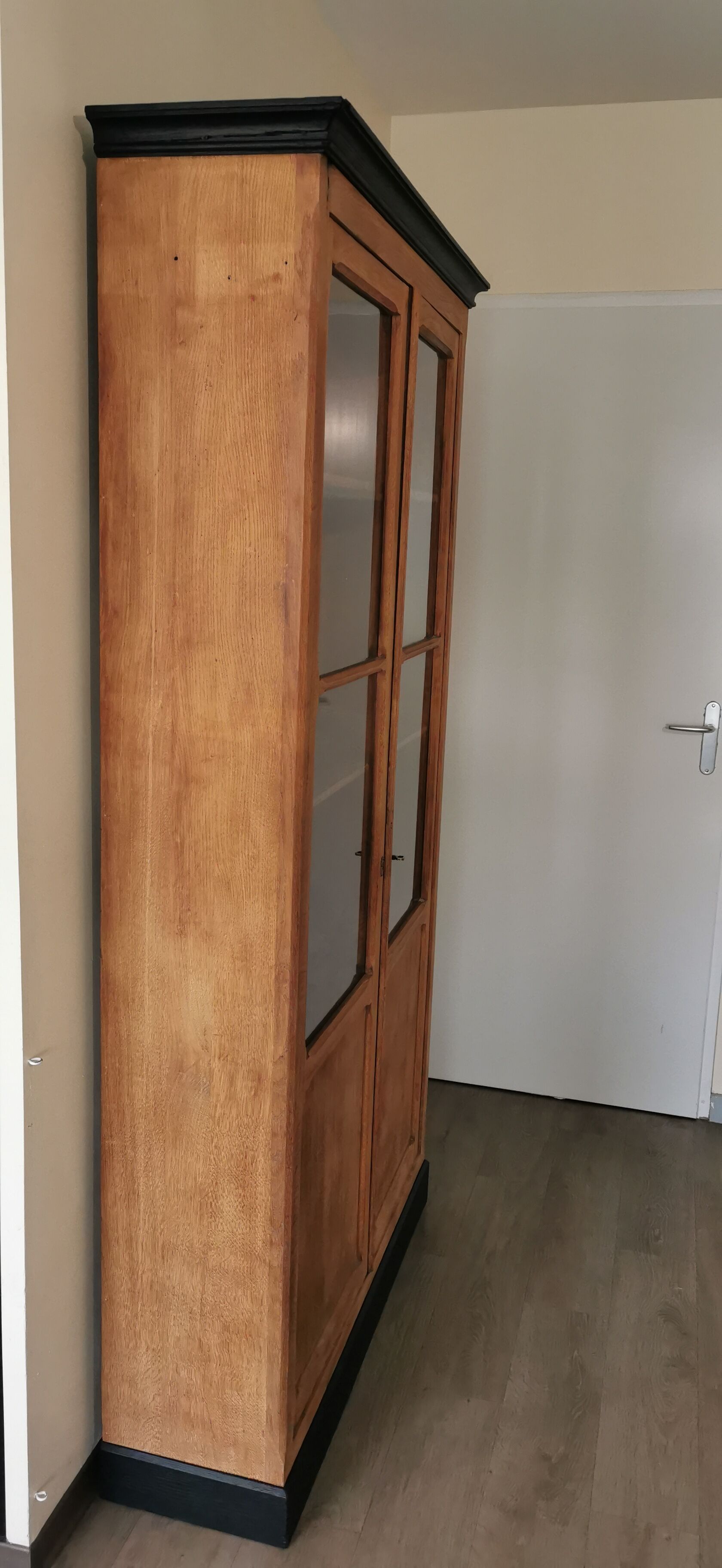 Oak cupboard showcase