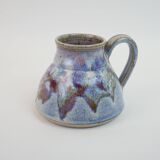 Pichet en céramique à émail violet bleu signé