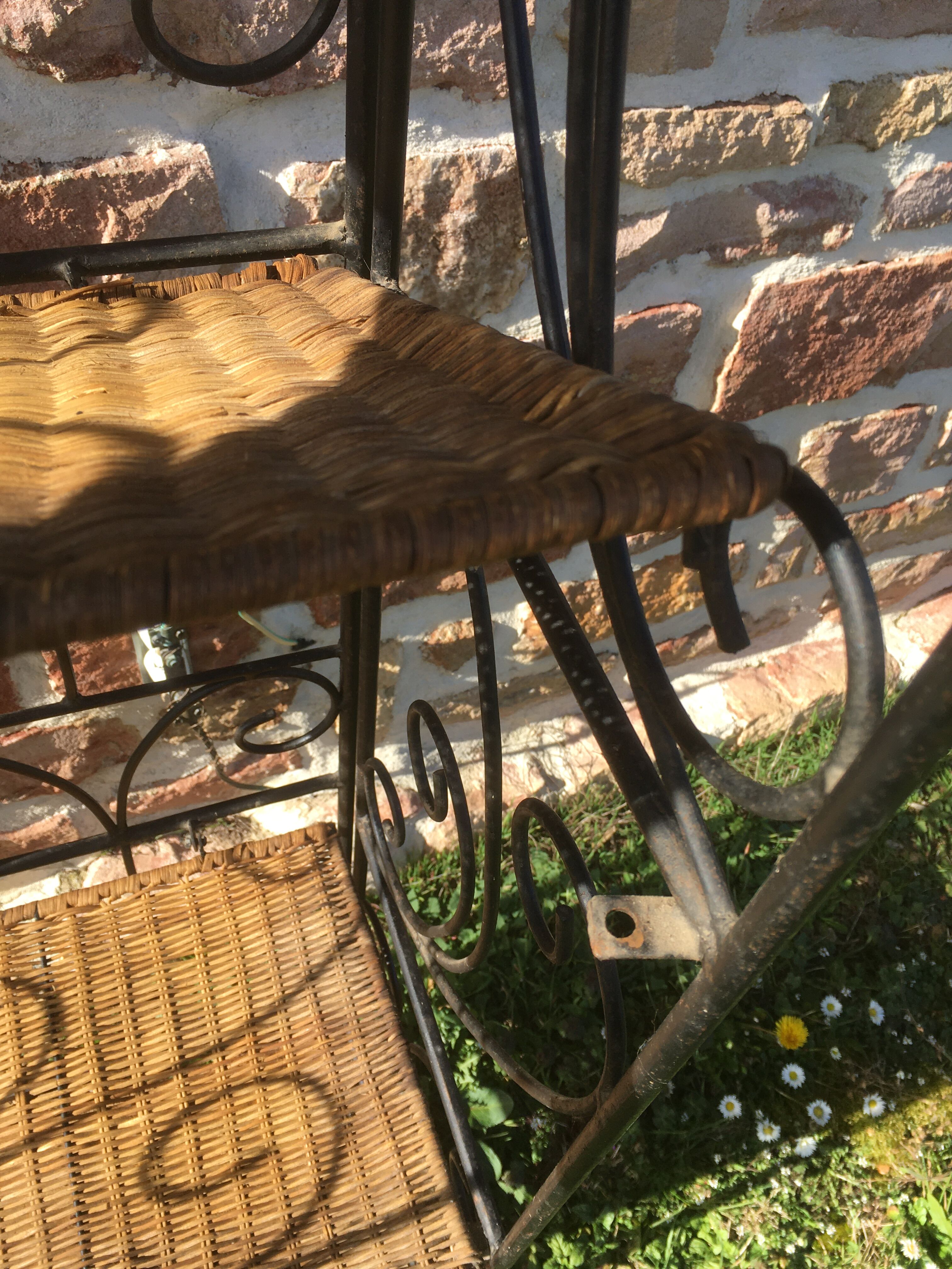Folding bakery shelf, metal and wicker