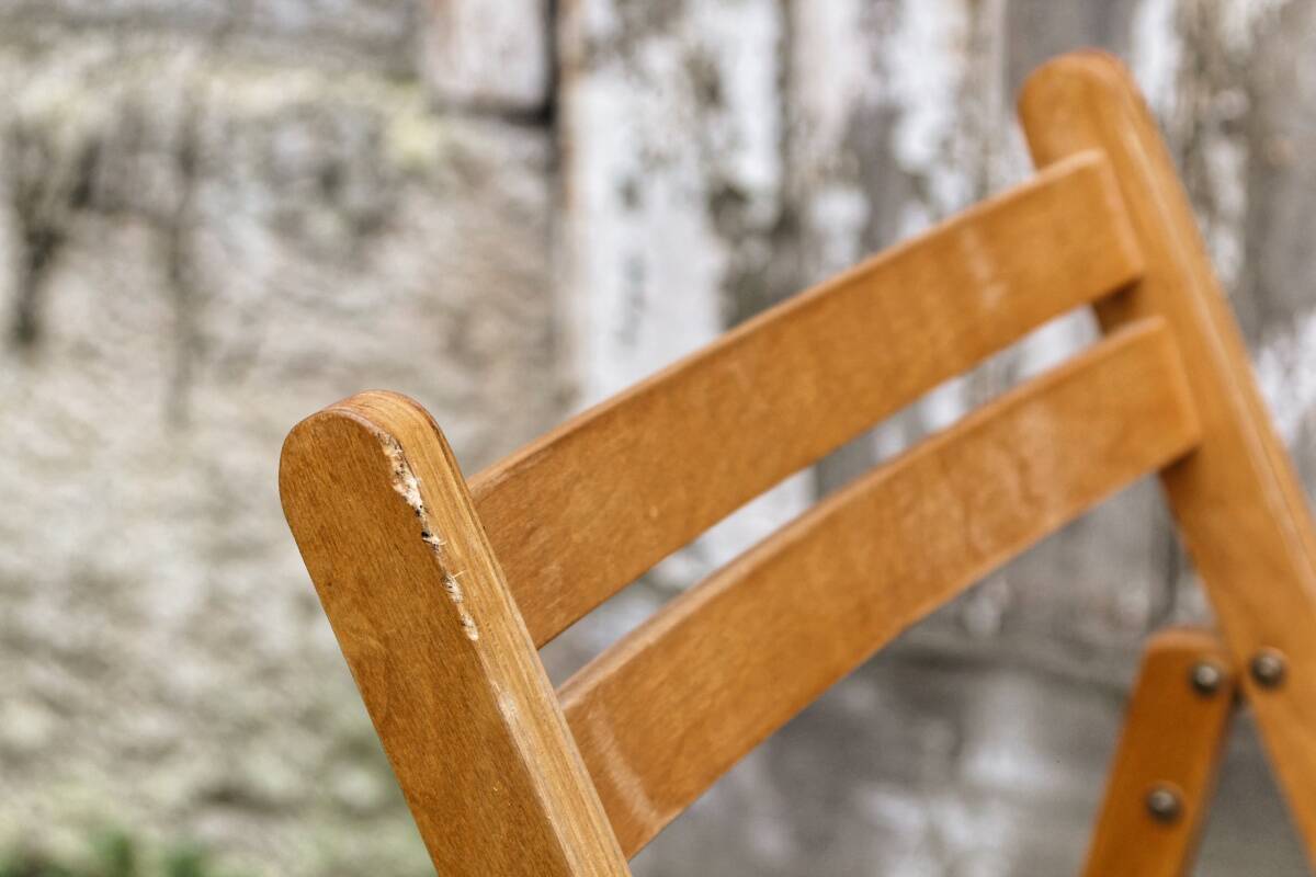 Set of 6 wooden folding chairs