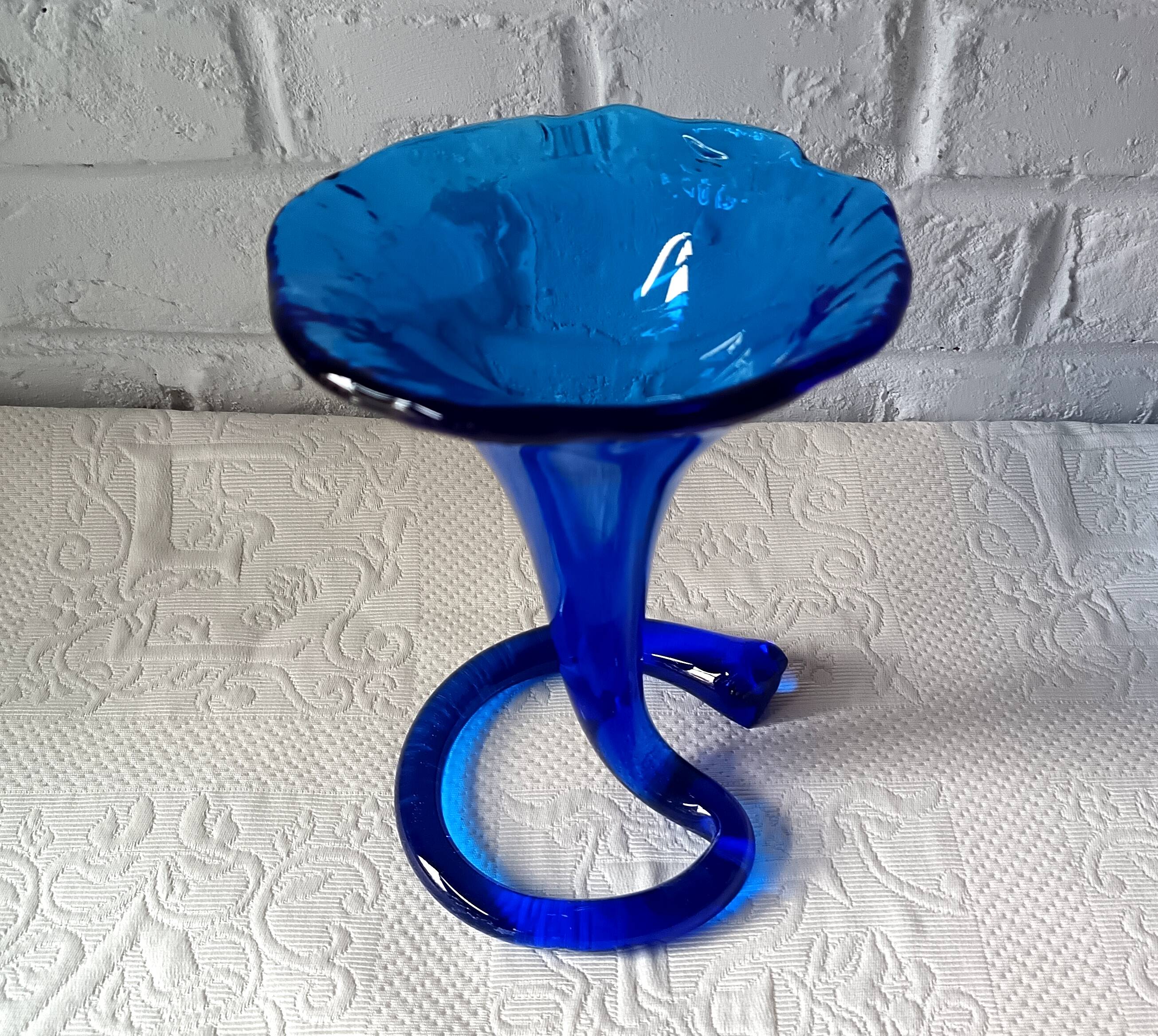 Beautiful trumpet VASE, in blown cobalt blue glass