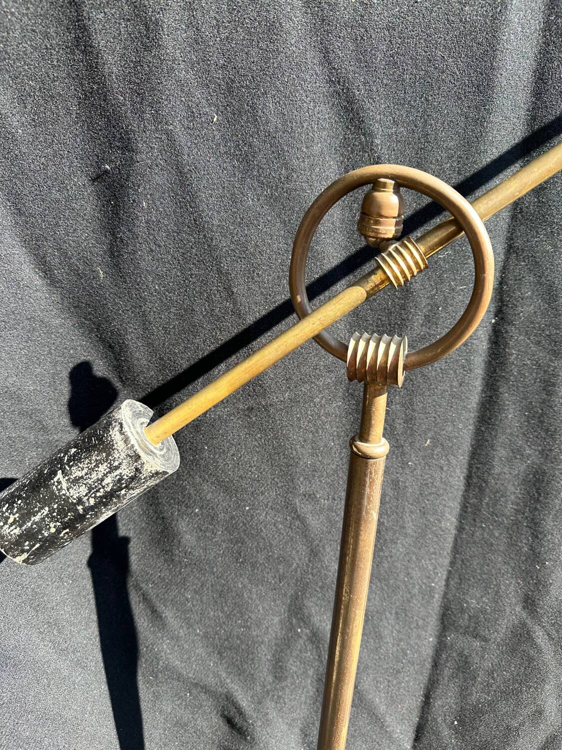 Lampadaire à balancier en laiton, 1950