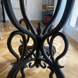 Pedestal table