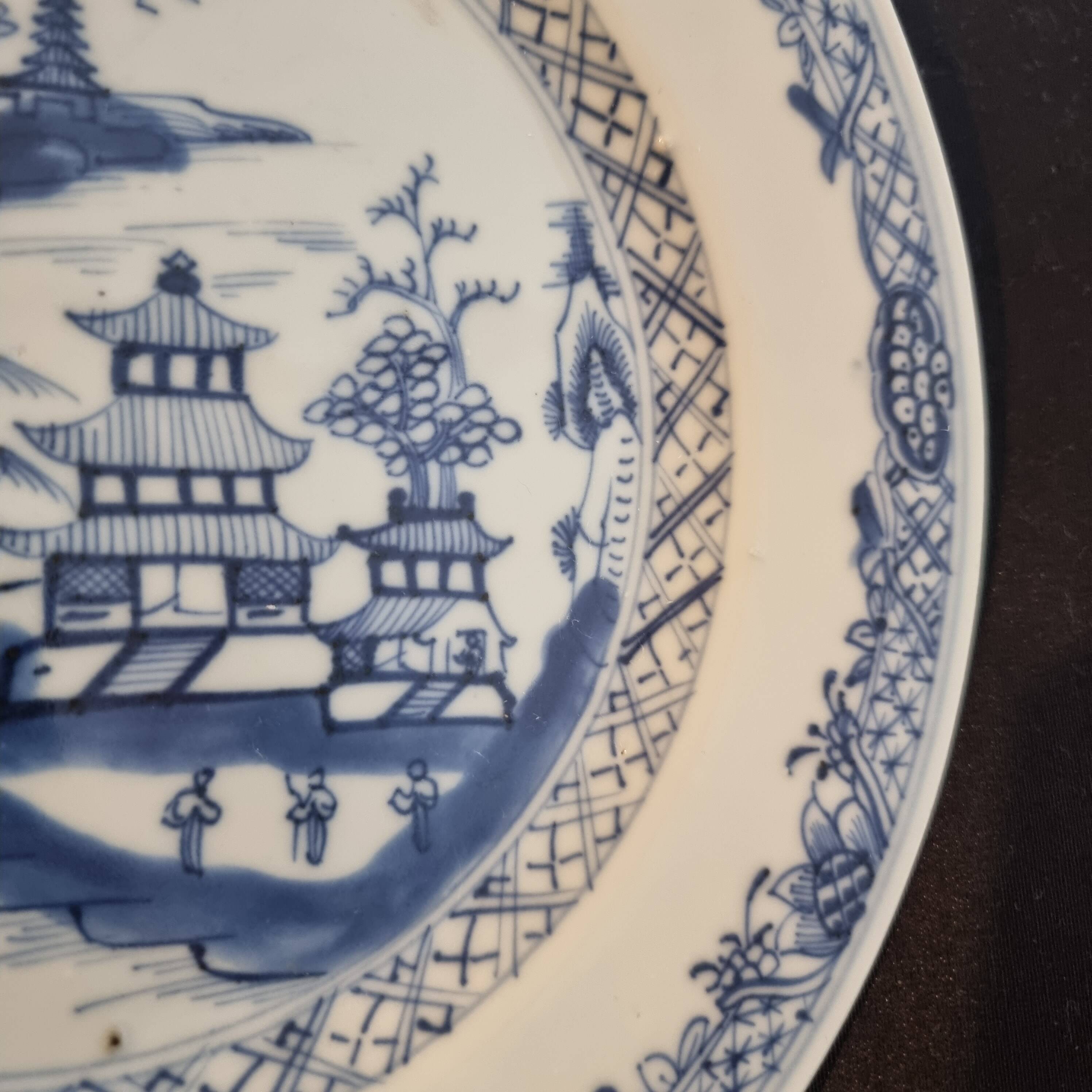 Chinese porcelain plate, Qing dynasty, Qianlong period (1736-1795)
