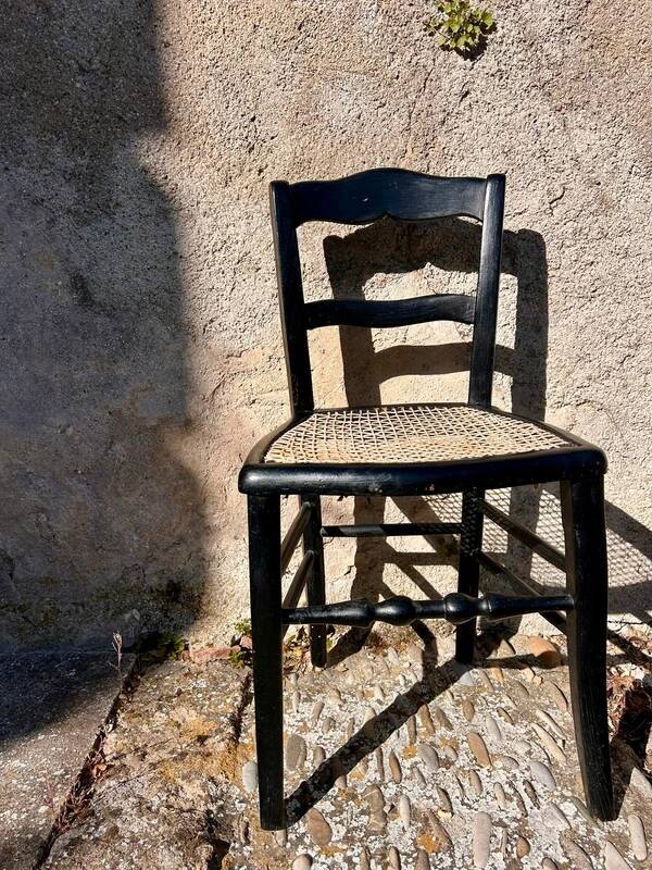 Petite chaise ancienne noire