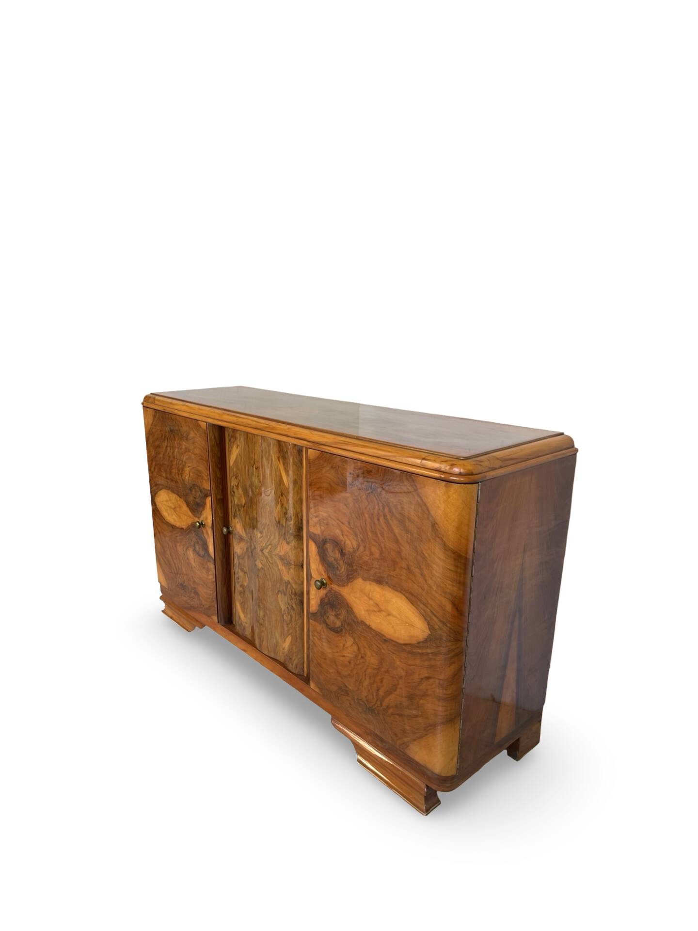 Italian Art deco burl walnut sideboard, of great quality.