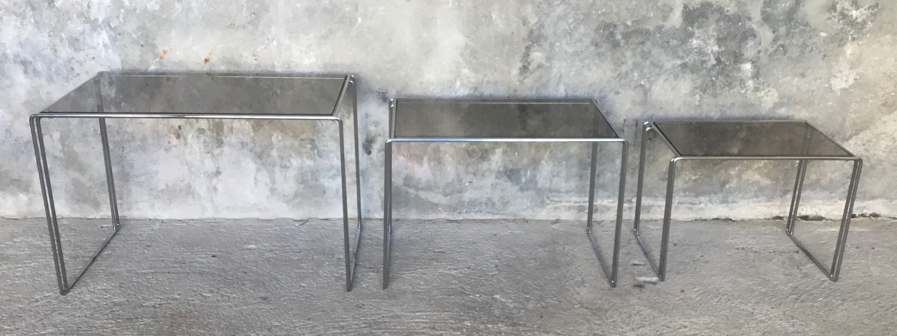 Suite of 3 space-age nesting tables stainless steel and glass - design 1970