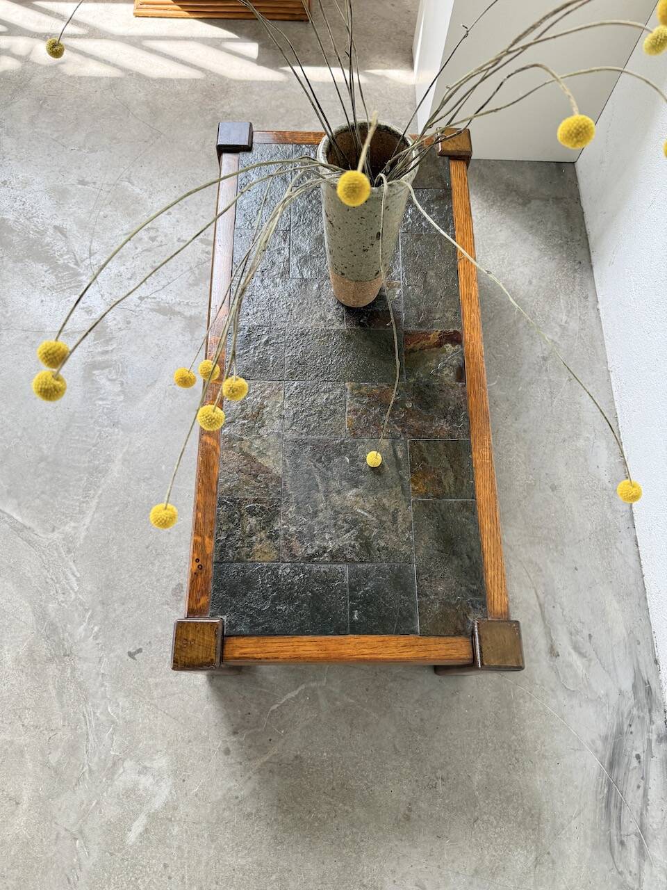 Table basse en chêne et ardoise 1950