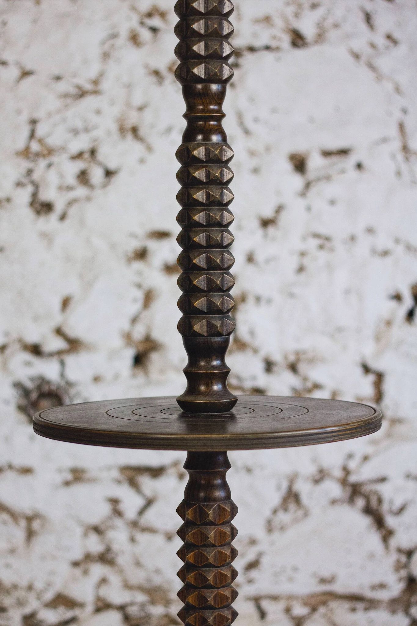 Lampadaire art déco en bois style Charles Dudouyt
