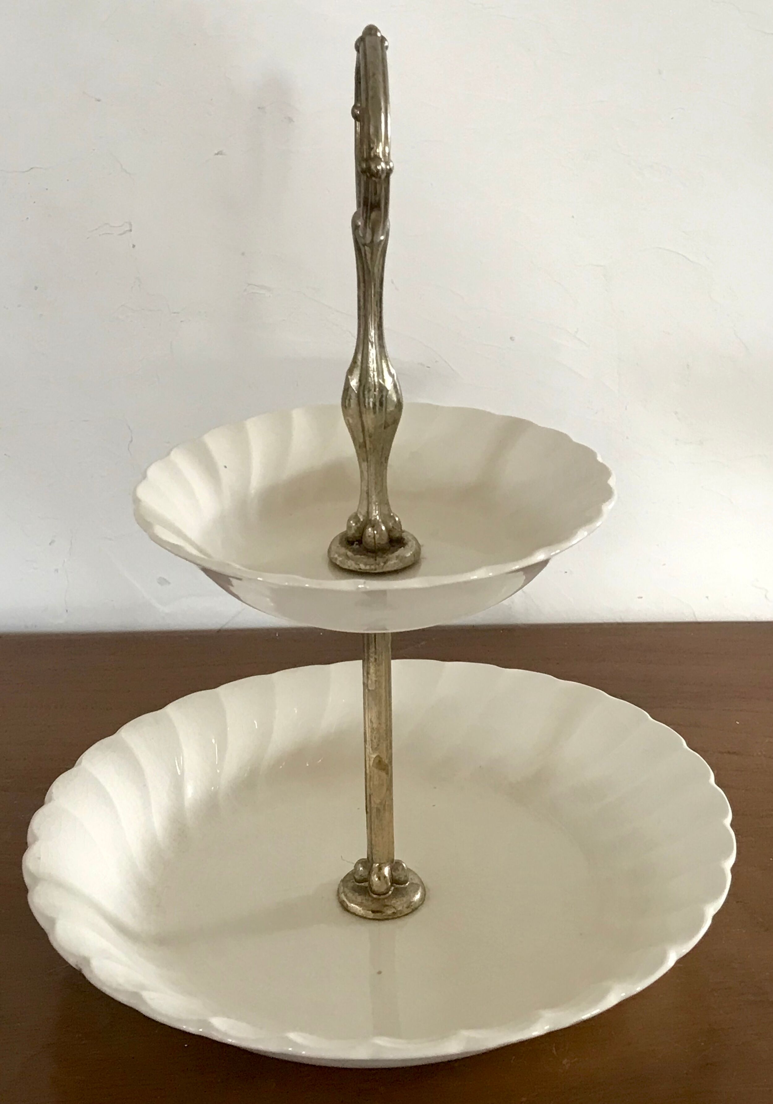 Ceramic cake stand