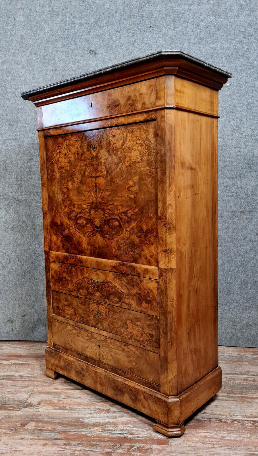 Secretary Louis Philippe in walnut bramble around 1830