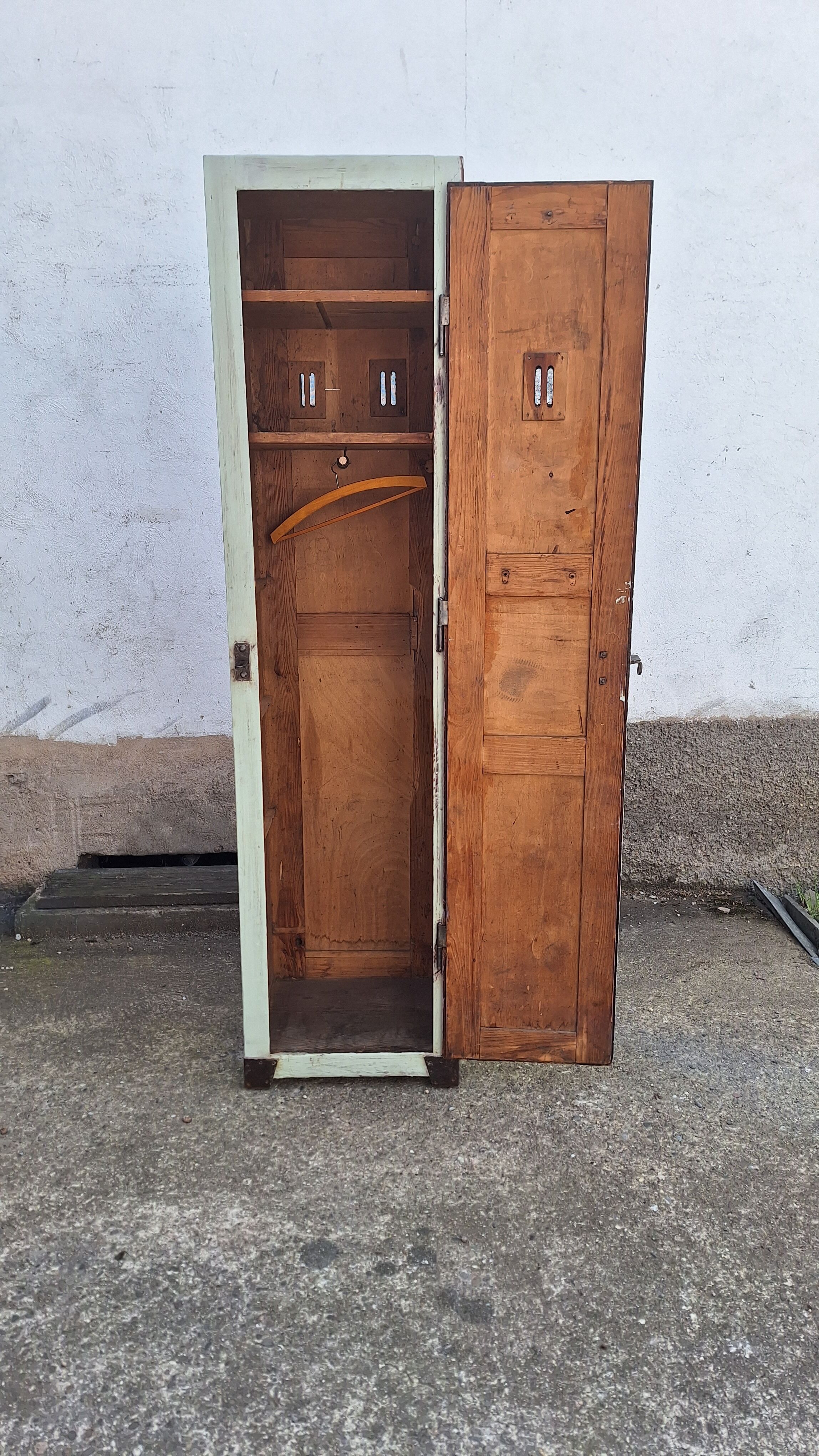 Wooden industrial cloakroom